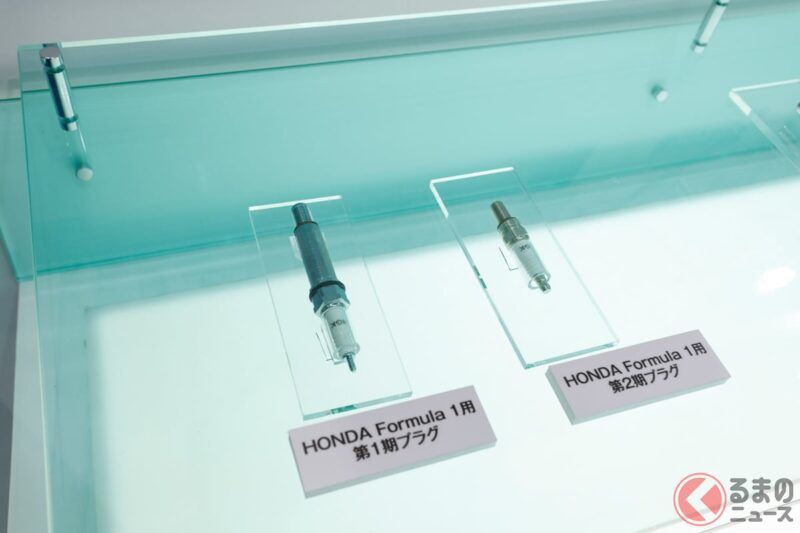 Honda F1 的支柱——NGK 火星塞實物近距離展示！Niterra 集團旗下日本特殊陶業，也在 JMS 展出了最新的預燃室火星塞