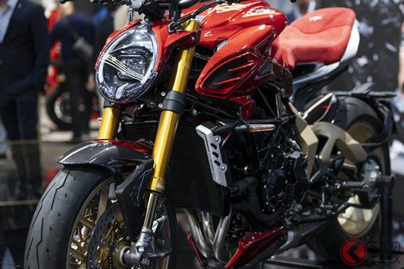 MV Agusta 全新「裸把車款」世界首度公開！ 採用「全新引擎」動力提升的「Brutale Serie Oro」在義大利亮相，同時也吸引大家目光的還有「超美的造型設計」