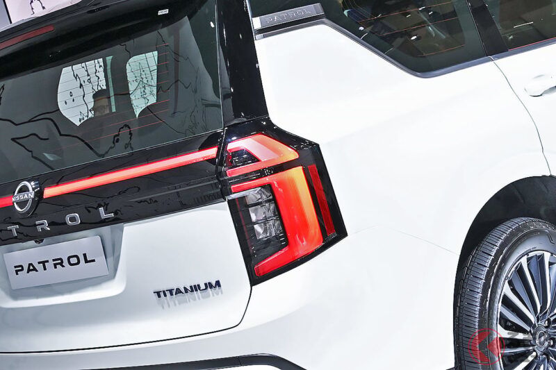 日產首次公開亮相其最新款「頂級三排座SUV」！其令人印象深刻的“龐大方正的設計”，車身總長超過5.3米，簡直驚艷！我們迫不及待地想看到旗艦車型“Patrol”在日本上市，它還擁有超級豪華的內部！