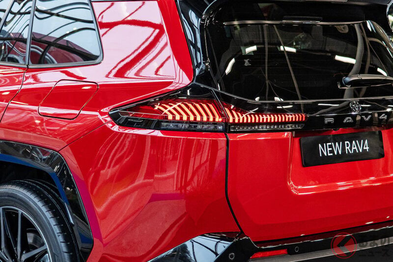 約800萬日圓！豐田全新「五人座」SUV首次亮相！動力系統超過300馬力，車身長度4.6米，尺寸恰到好處！運動版「RAV4」GRS車款在義大利上市。