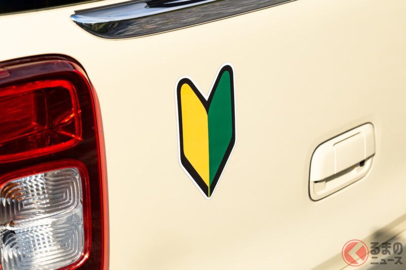 新手標記該貼在車上的什麼位置？社群媒體上掀起了一場爭論！哪些地方不適合貼新手標記？