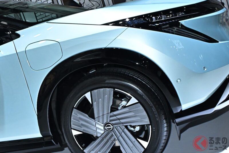 日產「新型 SUV」世界首度公開！ 採用全新設計，打造嶄新的「精悍前臉」！ 全長 4.6 公尺的剛好車身，還有四輪驅動版本！ 加上「便利且創新的配備」與提升的乘坐舒適性，新一代「Ariya」究竟有哪些進化呢？