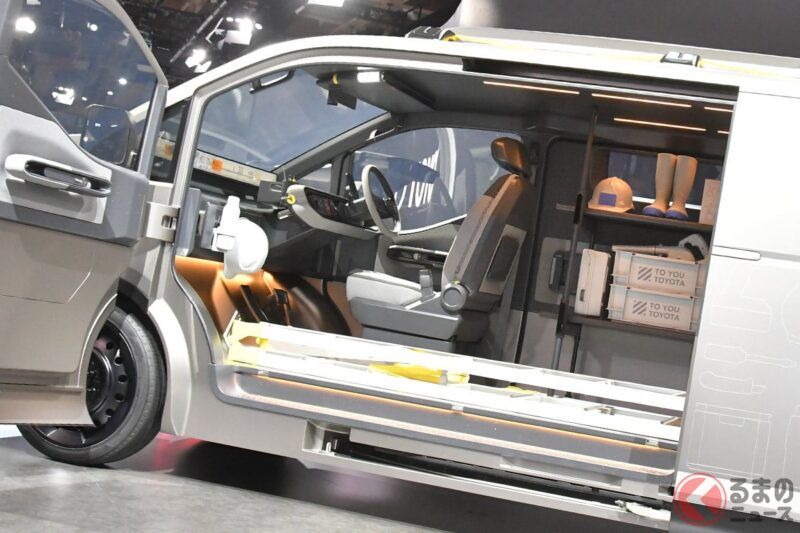 豐田「全新」Hiace 世界首次公開！ 4號車牌尺寸打造寬敞貨室，搭載前置引擎！？ 連單人座版本都有的新型「工作用車」超厲害！