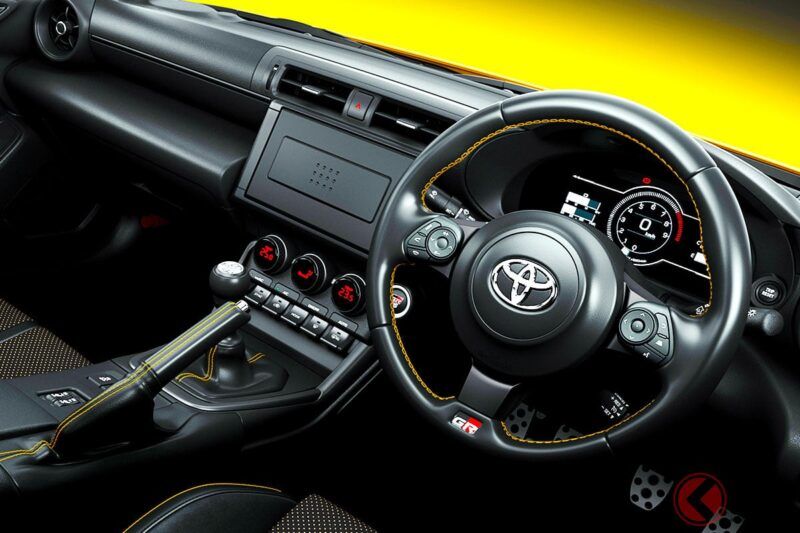 豐田全新「4人座小型跑車」引發熱烈反響！ 「想換車」「價格超划算」成為話題！ 採用耀眼「黃色」的「新款GR86 Yellow Ltd」真的超厲害！