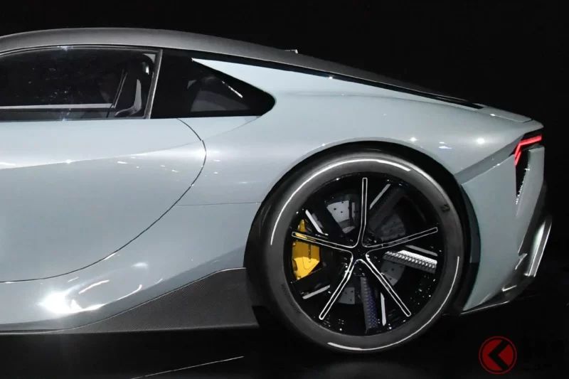 雷克薩斯首次公開「全新FR跑車」內裝！ 採用承襲自「LFA」的設計×創新的「異形方向盤」！ 超美的「LEXUS Sport Concept」究竟是什麼車型？