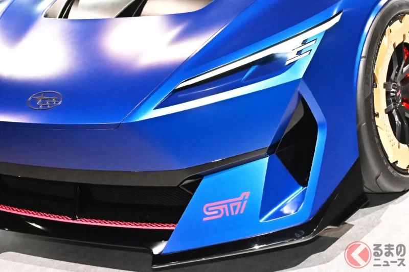 斯巴魯的「全新運動跑車」超猛！ 復古風的紅色 STI 標誌、金色鋁圈，再搭配專屬車色「E WR 藍」，真的帥到爆！ 採用全新「Z字型」設計的「Performance E STI」正式亮相！￼￼￼