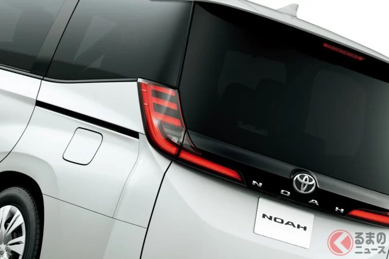 最新款Toyota「7／8人座」迷你休旅車最入門車型引發關注！ 標配電動滑門與安全配備，被讚「完全滿足日常所需，甚至更多」！ 比最高規格便宜131萬日圓的「Noah X」究竟是什麼車？