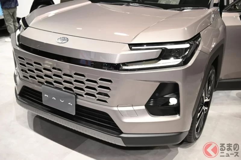 7年來全面改款！豐田全新「RAV4」登場引起熱烈反響！不少人稱讚「造型精悍很好看」，也有人對價格上漲表示擔心：「不會很貴吧？」