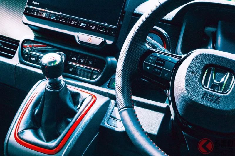 只搭載6速手排！本田發表新「輕型運動車」！ 配備強勁的「660cc渦輪引擎」，駕駛樂趣滿點！ 採用超復古「圓燈設計」的「新N-ONE RS」即將上市！ 同時推出「特別仕様車」！