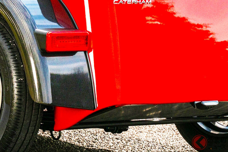 一款售價超過800萬日圓的全新「輕型汽車」已經問世，並正在展出！快來看看這款搭載強勁「660cc渦輪增壓引擎」的「超豪華輕型跑車」吧！全長3.1公尺、性能超強的全新「Seven 170R Cup」正式亮相！