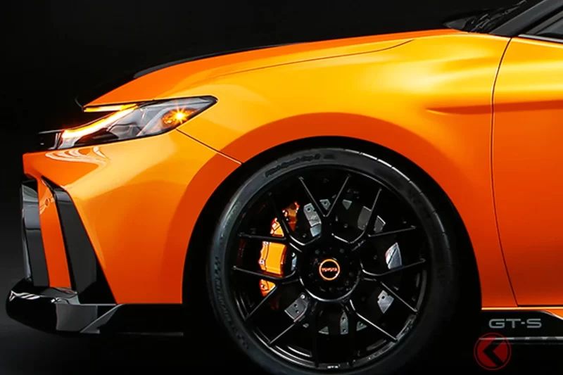 豐田「全新運動房車」亮相！ 強化懸吊系統，搭載超過230匹馬力的動力系統！ 黑色引擎蓋搭配車頂設計也超帥的「Camry ‘GT-S’」在美國登場