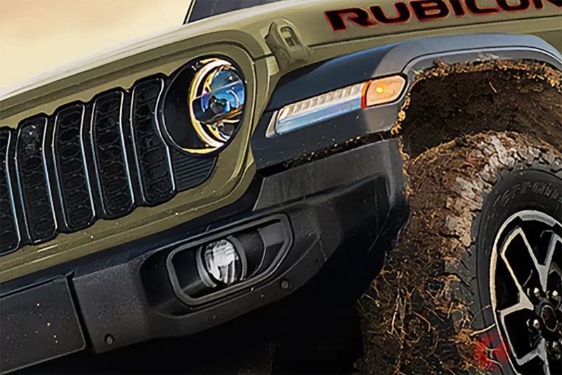2.0 升渦輪、272 匹馬力！ 全新「四驅 SUV」正式亮相！ 在 4.3 公尺級的短車身上，配上「復古」外型和特別的「綠色」塗裝！ Jeep 推出「雙門版」拉格朗（Wrangler）Rubicon！￼￼￼