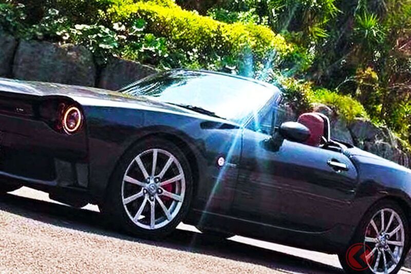 105萬日圓！馬自達推出超創新的「Roadster 超復古款」引發熱烈迴響！ 「寬闊又有氣勢的車體感超讚！」的聲音也不斷出現！ 採用「圓形雙頭燈」與「Familia風格」設計的Dux Garden「Nightingale」套件，成為焦點！