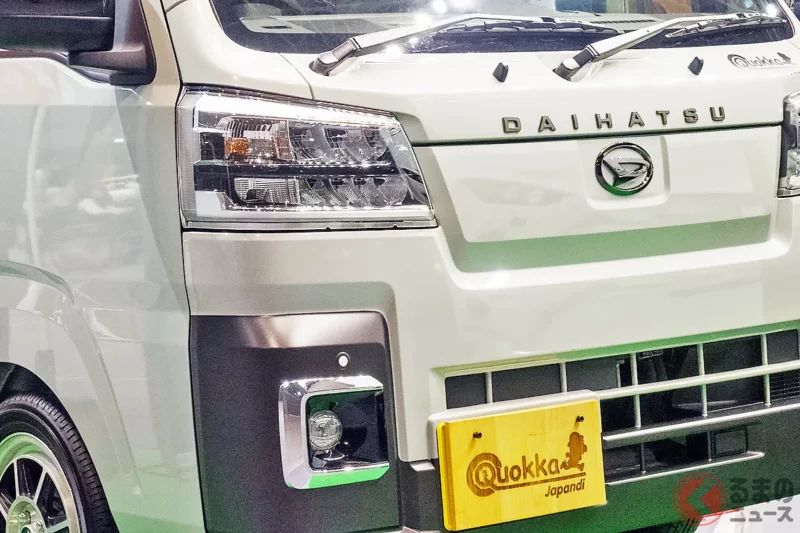 大發推出的「全木質內裝輕卡」超猛！ 車長只有 3.4 公尺這麼小，竟然還能「兩個人一起睡」!?  散發檜木香氣的 Hijet Truck「三島大發版 Quokka」實車在福岡亮相！