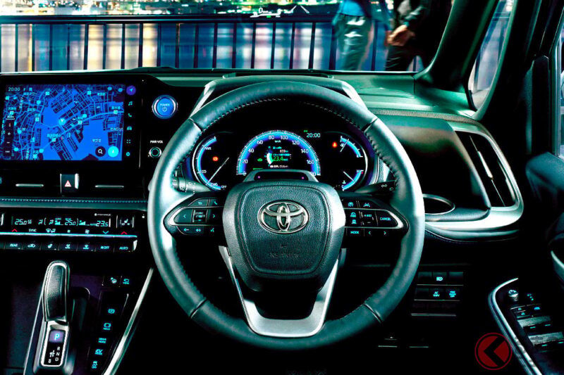 新車售價 340 萬日圓！Toyota 全新「5 人座 Voxy」引發熱烈迴響！ 「這台真的不錯欸！」的聲音也接連湧現！ 意外採用的「2 排座椅配置」要怎麼使用？搭配寬敞「後座空間」的全新創新設計，到底是什麼樣的規格呢？