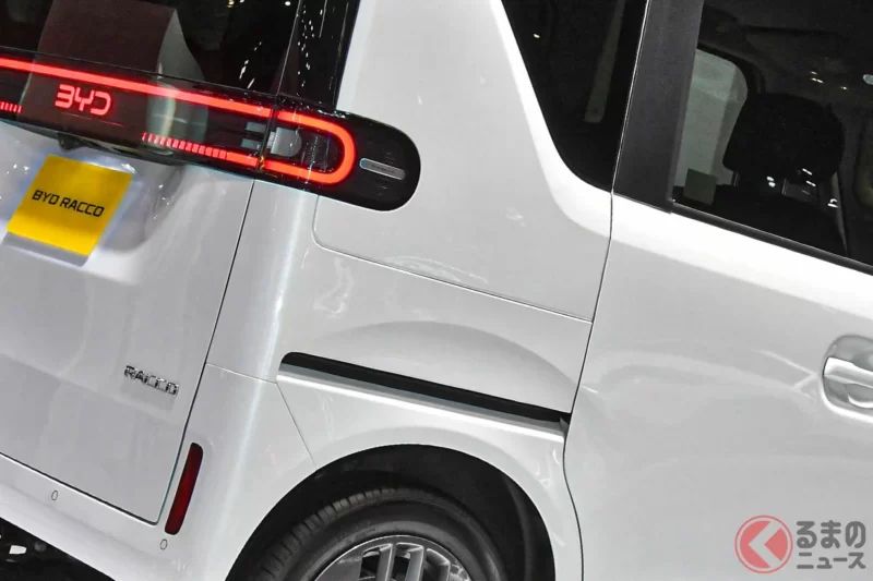 全新「輕型旅行車」登場！ 配備實用的「雙側」滑門，搭配方正車身設計！ 內裝空間超寬敞也很加分，預計 26 年度上市的海洋系列 BYD「海獺」究竟是什麼來頭？