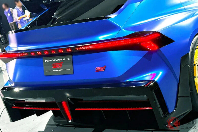 Subaru 新「4WD 運動掀背」超強！ 經典「金色輪圈 × 巨大尾翼」上身！堪稱「每天都能開」的超級跑車，全新「Performance E」講究的設計是什麼？
