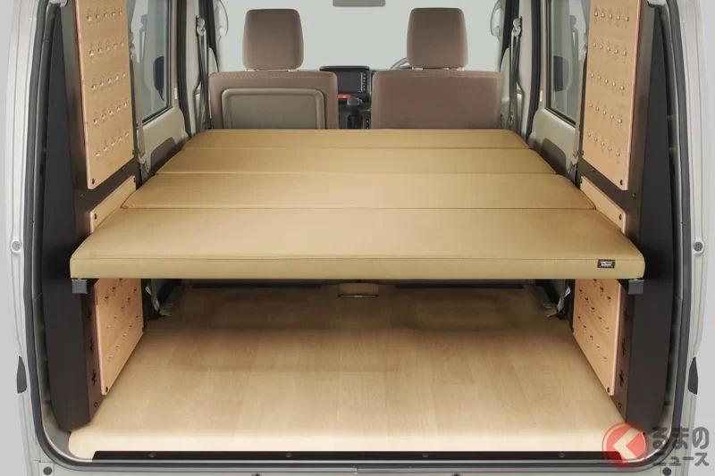 日產發布了一款全新的「輕型廂式車，可作睡眠車使用」！這款車長3.4公尺的箱型車身配備了高性能渦輪增壓引擎！可調節的載貨空間令人驚嘆，成年人甚至可以在裡面睡覺！那麼，這款名為「Clipper Van Multi-Rack」的廂型車究竟是什麼呢？