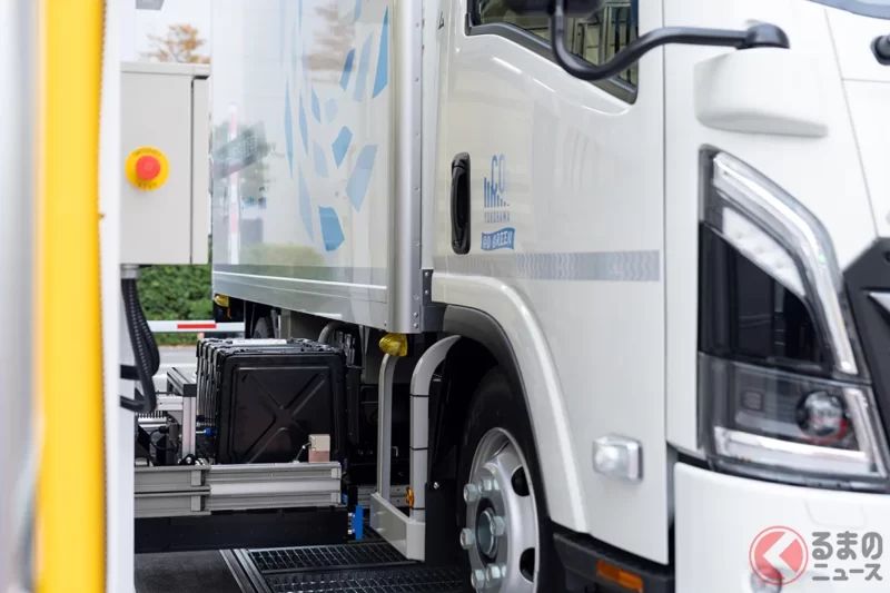 像加油一樣快的「電池更換」！五十鈴與全家便利商店啟動「Elf EV」實證計畫，地點在橫濱市