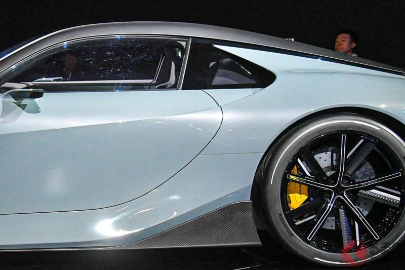 雷克薩斯全新「超跑」登場！搭載超高轉速型 V8 引擎？動感聲浪引發期待！豪華內裝也曝光，「雷克薩斯運動概念車」成為話題焦點