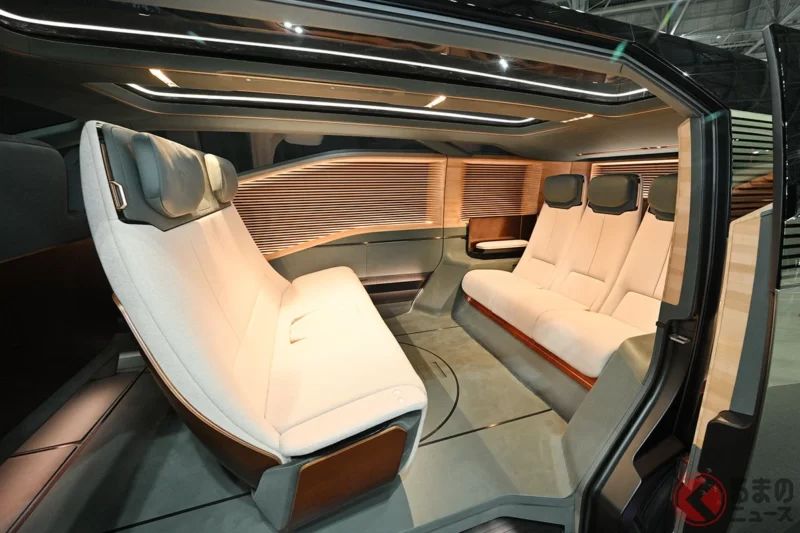 Lexus 全新世代「LS」太厲害了！ 寬敞車室搭載「2＋3＋3」座椅配置，還有可旋轉的創新第二排座椅！？ 超越傳統房車定位的旗艦車款，震撼登場的全新樣貌是什麼樣子呢？￼￼￼