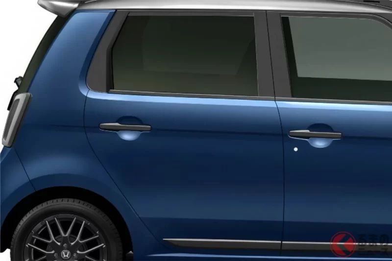 Honda 全新「輕型旅行車」上市！  採用「專屬黑化風格」外觀，搭配「高質感內裝」的四輪驅動版本！  外型走復古風，但舒適配備與安全科技一樣到位！  每公升可跑約 20 公里的省油表現，「N-ONE」頂級車型到底有什麼看頭？