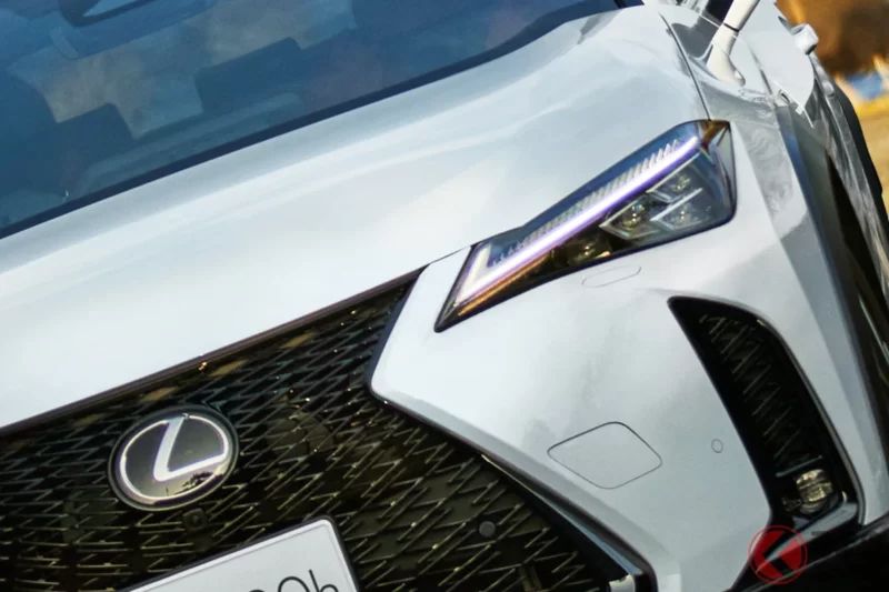 雷克薩斯發表全新「小型SUV」！ 「全新外觀」與「超亮眼豪華內裝」大幅進化！ 推出「油耗超過每公升26公里」的省油版本以及四輪驅動車型！ 全長4.5米、尺寸剛好的「UX」登場！