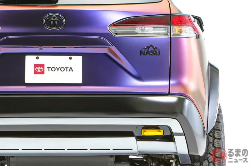 豐田「新款卡羅拉SUV」超厲害！ 配備穿孔「引擎蓋」＆2公升「直列四缸」引擎的「茄子色」版本，引發「想買」「好有趣」的討論！ 全長約4.4米、動力約200匹的美規「Cross」也成為話題