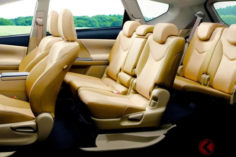 Toyota「7人座 Prius」引發熱烈迴響！ 「空間寬敞、油耗也超棒！」「我覺得是傑作車型」的聲音不斷湧現！ 搭載超便利的「三排座椅」的迷你休旅車版本，以及「長軸距」的創新車型「Alphard」備受矚目！