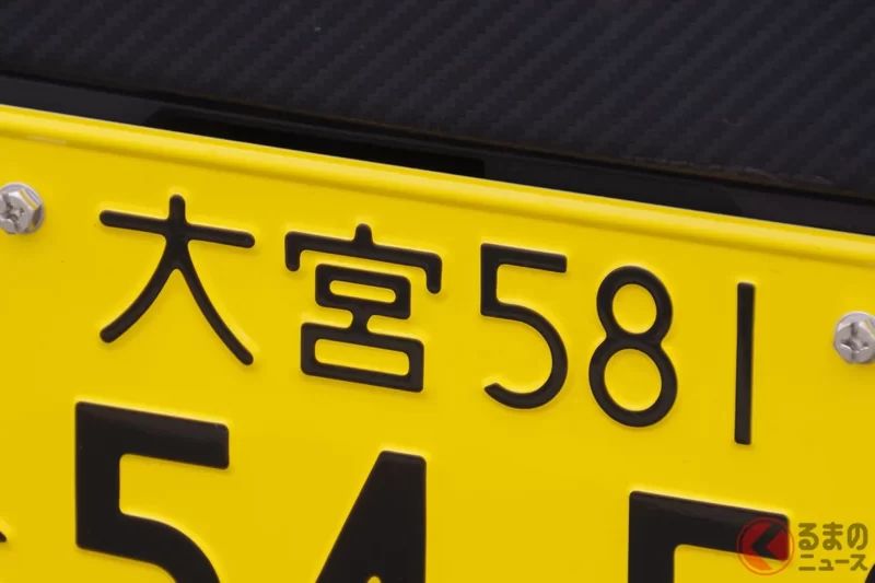 輕型車掛上「白色車牌」引發一連串問題！ 「收費站被誤收費」、「遭受刁難」…這種「看起來像普通車的車牌」帶來的悲劇，引來不少人質疑「為什麼非要讓它看起來像普通車？」「黃色就好了」的聲音