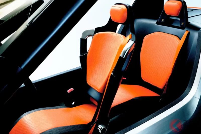 Suzuki 推出超創新的「前後座 2 人乘坐」輕型車，真的很厲害！ 震撼的「串聯式座椅」看起來超有趣！ 結合汽車與機車優點的革新風格，「S-Ride（エスライド）」到底是什麼樣的車款呢？