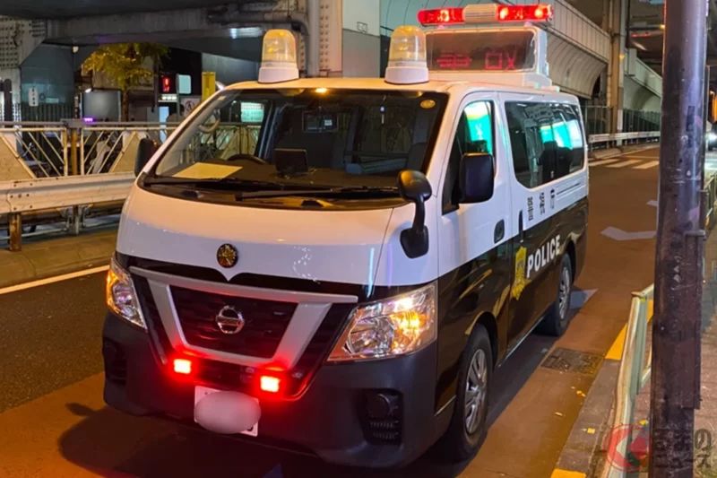 「未上鎖、引擎還開著」的巡邏車竟然被偷了！？  被逮捕的男子供稱「覺得坐起來好像很舒服」 引發對「車輛管理制度」的正反兩極討論