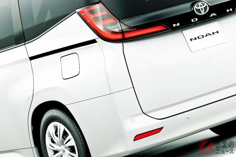 300萬日圓以下！豐田「3排座、7／8人座的中型休旅車」超厲害！ 全長約4.7米「尺寸剛剛好」，重點是「價格超親民」！ 最受歡迎休旅車的最入門等級「Noah X」值得關注