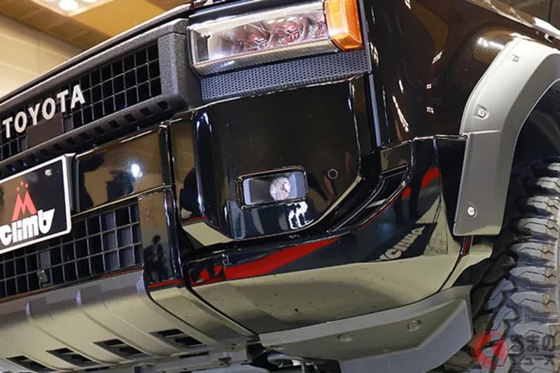 「高級」規格的豐田「Land Cruiser 250」正式公開！ 採用職人打造的創新「Monogram 塗裝」與大尺碼輪圈！ 並與硬派度爆表的三菱「Triton」一同由 Weed 展出