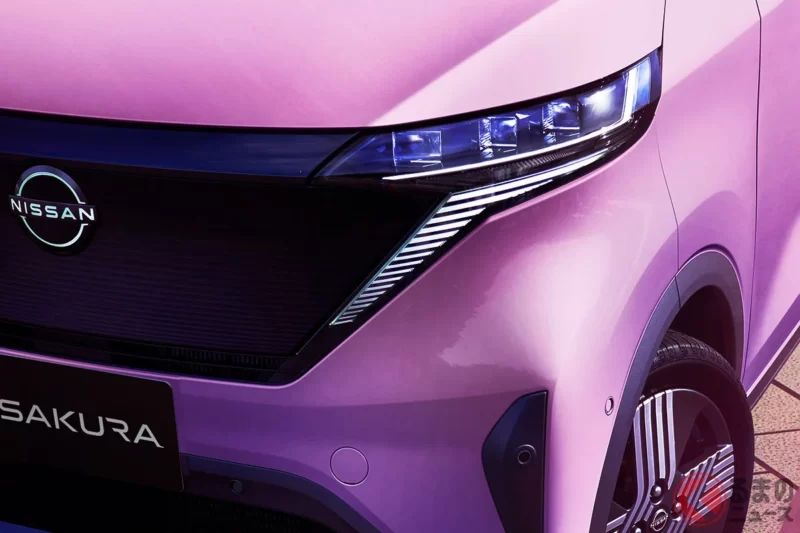 新車只要140萬日圓等級就能入手！ 日產「4人座輕型車」還有機會「快速交車」!? 「1～2個月就能交車」即使強敵接連登場，仍保有「日本最暢銷車款」稱號的「SAKURA」，最新動向如何