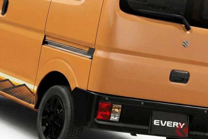 183萬日圓！ Suzuki「全新」輕型商用廂車引發關注！  搭載有力的渦輪引擎＆超耐用的前衛設計！   黑化套件超有型的「Every J Limited」究竟是什麼車？￼￼￼