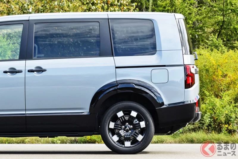 三菱全新「Delica D:5」即將上市！這款獨一無二的「全尺寸四輪驅動MPV」又迎來了一次「重大升級」！全新搭載的「S-AWC」高效能係統使其更具吸引力！這款大幅升級的車款究竟有哪些亮點呢？