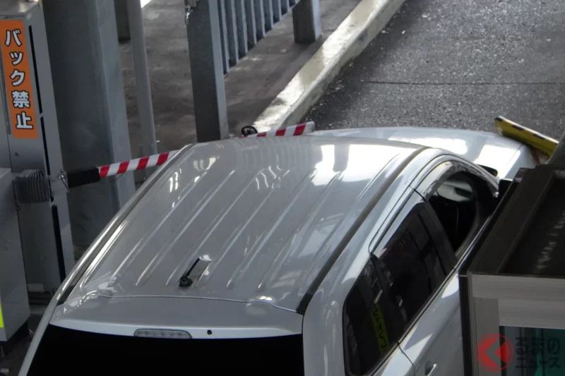 「沒被抓到就等於不用錢」太天真了！ 首都高「氣炸」準備提告對惡意逃繳通行費的「跟車闖關」行為祭出「3 倍求償」，絕不讓人佔便宜的強硬態度是什麼？