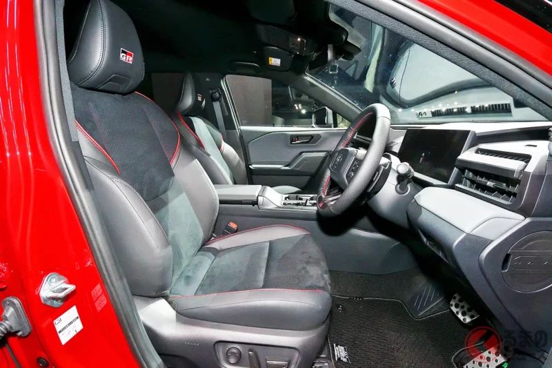 Toyota全新「全長剛好4.6公尺的剛剛好SUV」即將上市！ 睽違7年的全面大改款，提供「GR SPORT」與硬派的「正統越野版本」等共3種車型！ 還首度導入品牌前所未有的「劃時代新功能」，全新一代「RAV4」究竟有什麼看頭？