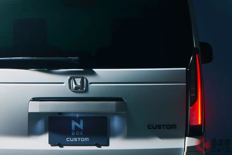 「完全不像輕自動車！」本田全新「N-BOX」發表引爆熱烈迴響！ 網友驚呼「做到這種程度嗎…」「厚重感也太強了吧」！ 輕型高頂廂車「絕對王者」推出全新登場的「超黑化」版本！ 這款特別的「Black Style」究竟是什麼？