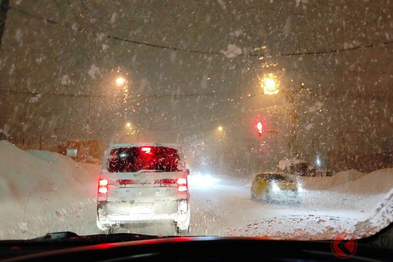 夏季胎在雪地行駛是「愚蠢行為」!?  輪胎協會警告的「煞車距離1.6倍」將招致的絕望結局是什麼