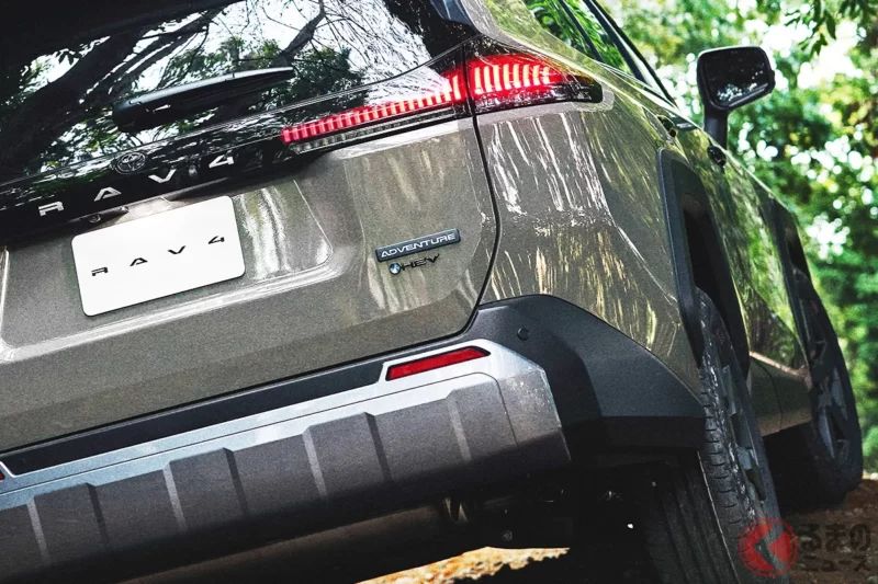 450萬日圓起！豐田「全新RAV4」正式開賣！ 睽違約7年的「全面大改款」竟然取消純汽油車！？ 超級熱銷車款的接班人「第6代」到底有哪些改變？