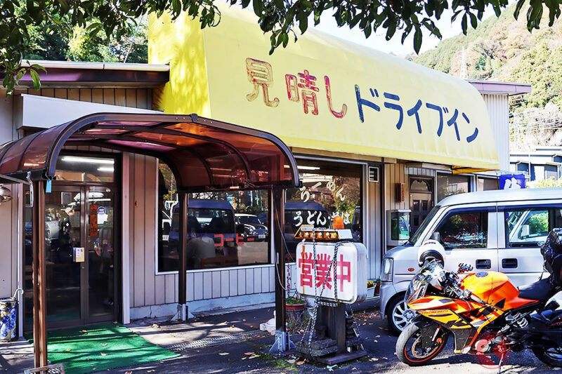 為何如今「Drive-in」再度受矚目!? 街道沿線人氣店的招牌是「巨無霸」料理？ 走訪昭和復古「Drive-in」——以神奈川「Miharashi Drive-in」為例