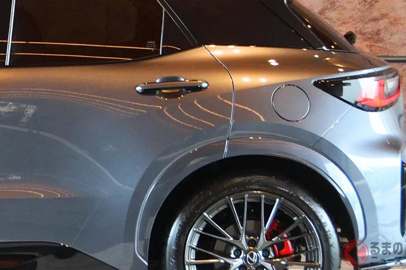 搭載 1.6 升引擎卻擁有「超過 300 匹馬力」！ 最新「小型四驅 SUV」實力驚人！ 車長不到 4.2 公尺，卻具備豪華的內外裝與滿滿專屬配備！ 提供兩種變速箱選擇的 Lexus「LBX」究竟是什麼來頭？