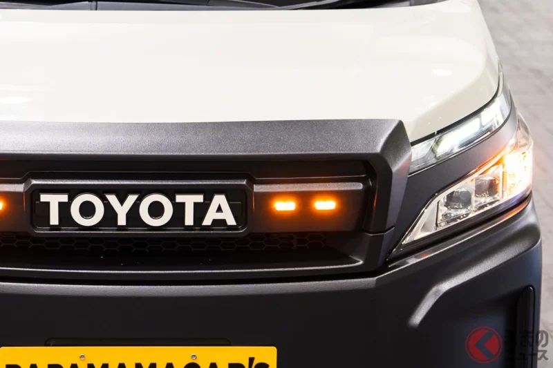 約 472 萬日圓！豐田「SUV 風」迷你廂型車！？ 配上「TOYOTA」字樣車標與外擴輪拱的「Voxy SUV」！ 搭載實用滑門的爸爸媽媽車原創改裝版本登場￼￼￼