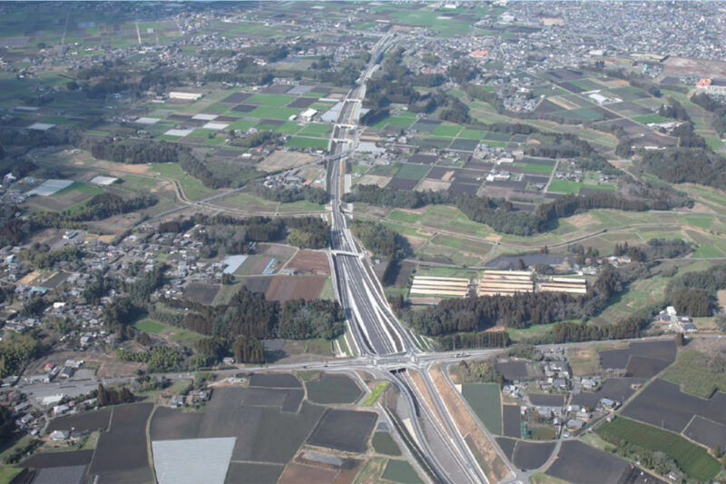 所需時間「縮短30分鐘」 國道10號直通的「無號誌44公里道路」開通！  31年期盼的道路，讓志布志市志布志町至志布志港超便利！ 「都城志布志道路」開通效益公布