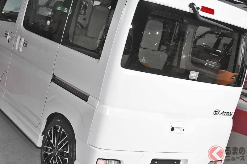 大發「小巧又有高級感的輕型廂型車」引發關注！  根本就是「迷你版 Alphard!?」的方正設計！  車長約3.4 公尺的高質感車型「Atrai Premium 版本」備受期待