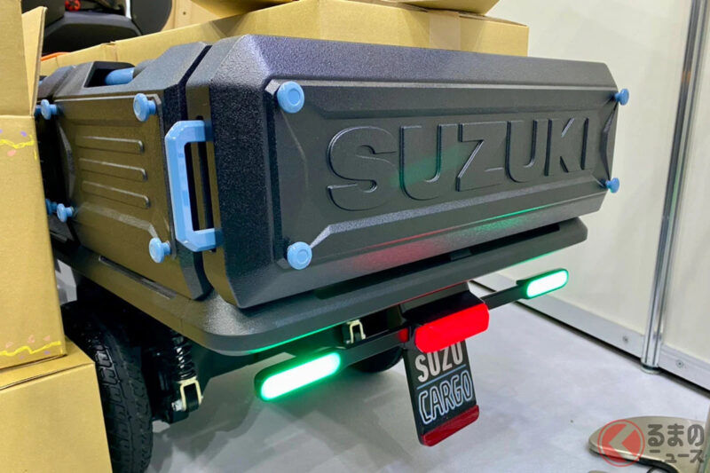 全長1.9米！Suzuki超前衛「迷你輕型貨卡」引發熱烈關注！ 「免駕照對長者超方便」「我年輕也想開！」多功能單人座4輪車「SUZU-CARGO」備受期待