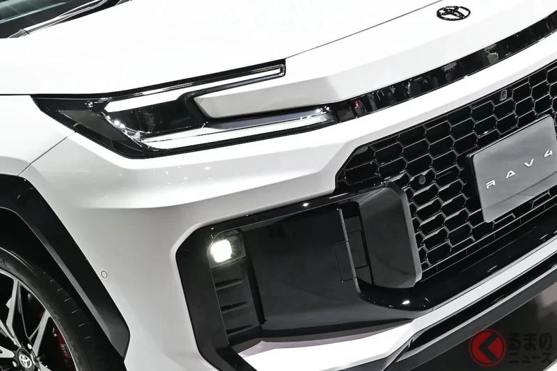 豐田「全新RAV4」即將上市！  睽違7年全面大改款、搭載最新油電系統！  保留「剛剛好的車身尺寸」，並準備風格各異的「3種車型」，主力SUV究竟進化了哪些重點？￼￼￼