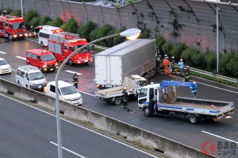 「差點釀大禍…」高速公路大型卡車「無煞車衝入」影片公開 司機遭批「應該歸還駕照」「缺乏對生命的自覺」 NEXCO警告不要過度依賴支援功能